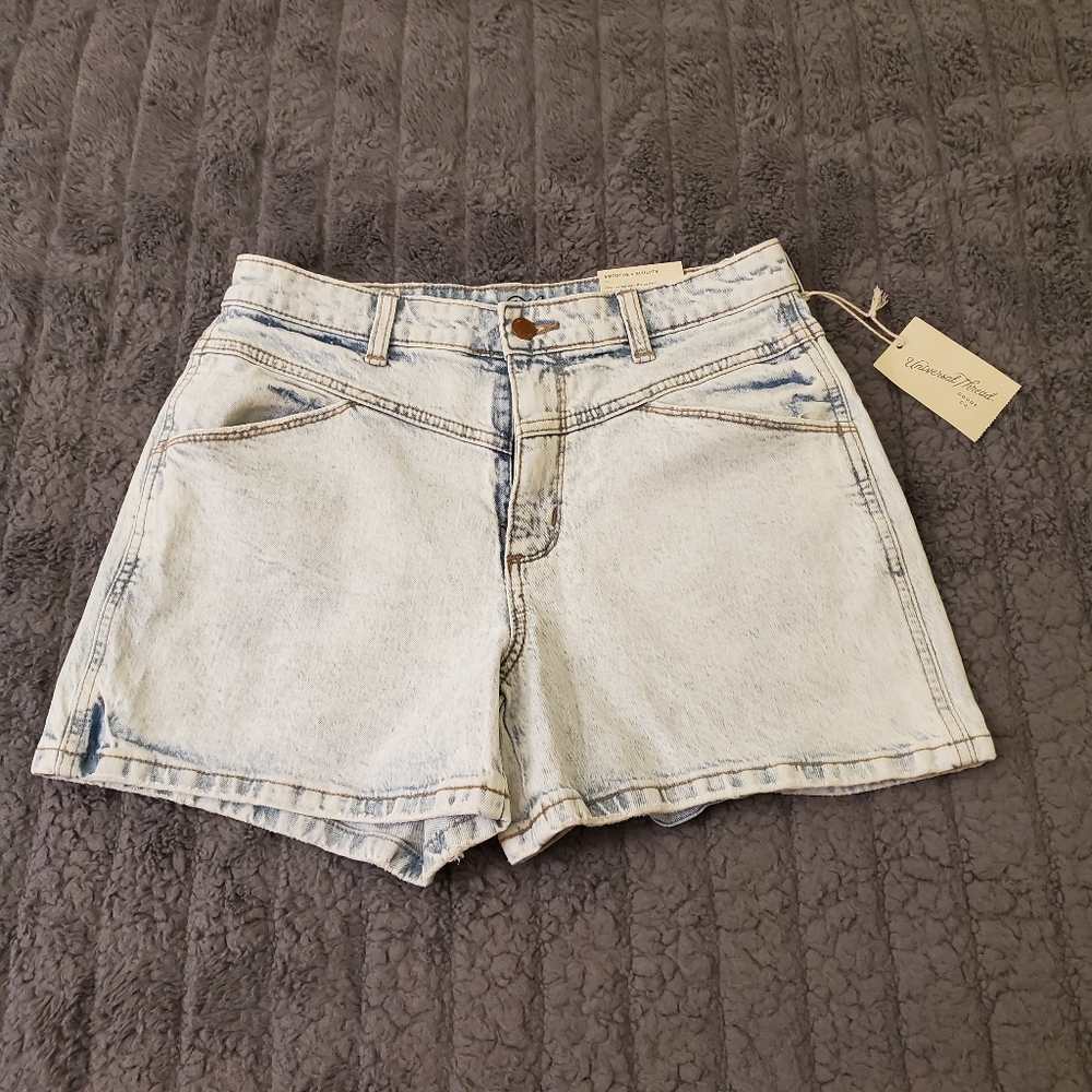 Universal Thread NWT Women's Bleached Denim Shorts